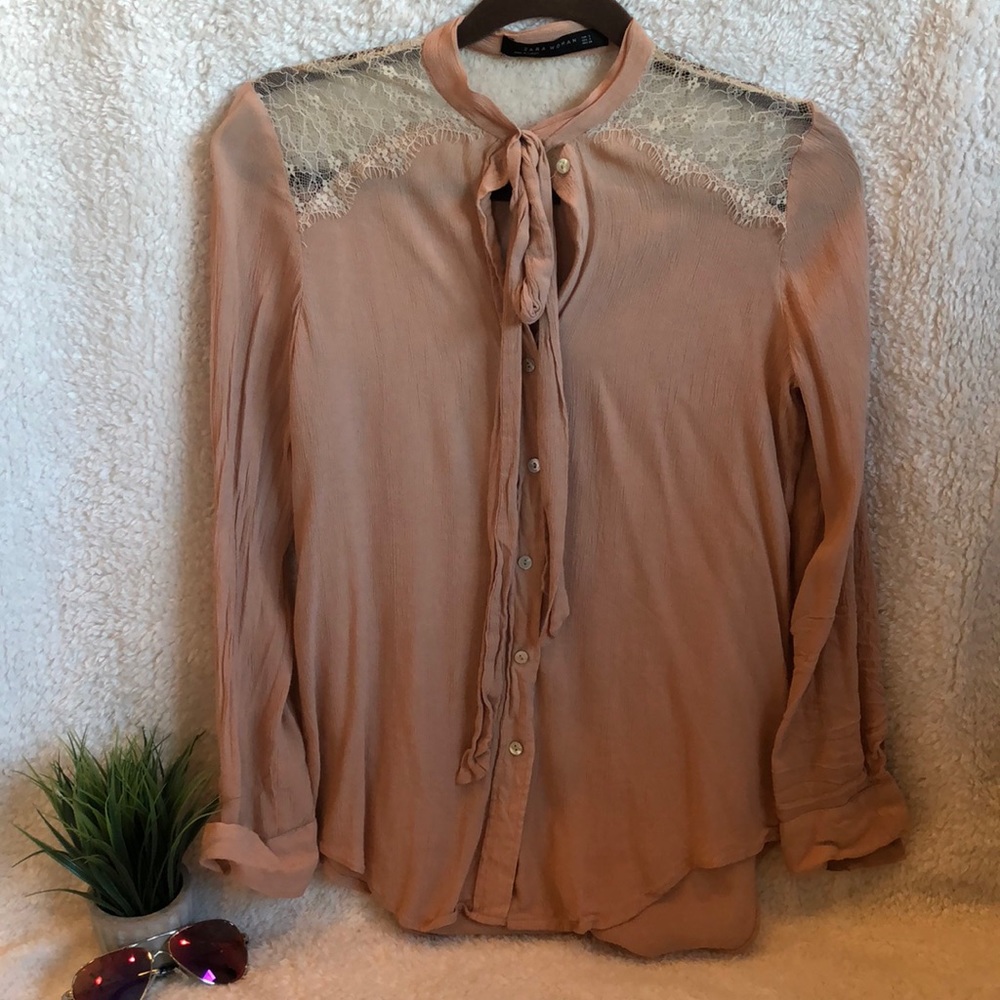 Zara small lace neutral almost a pinkish color